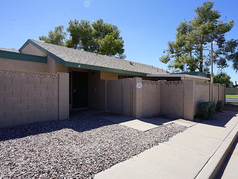 17801 N 45TH Avenue photo 3