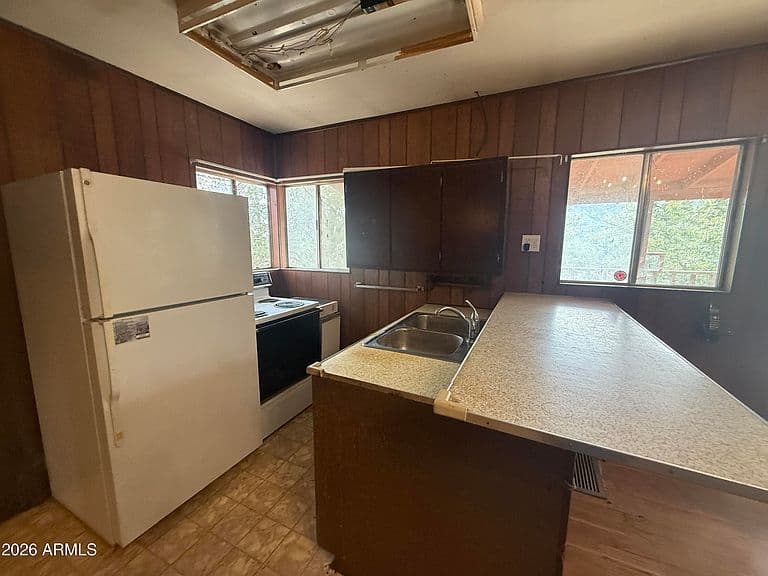 6734 E MOUNTAIN VIEW Road photo 2