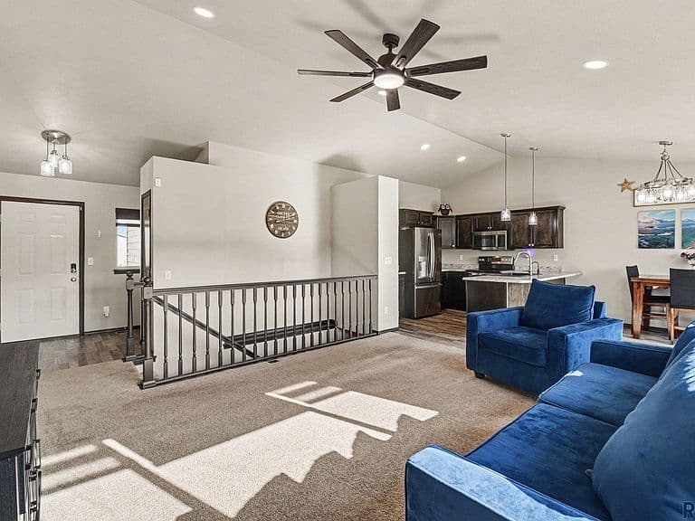 303 Plainside Ave photo 4