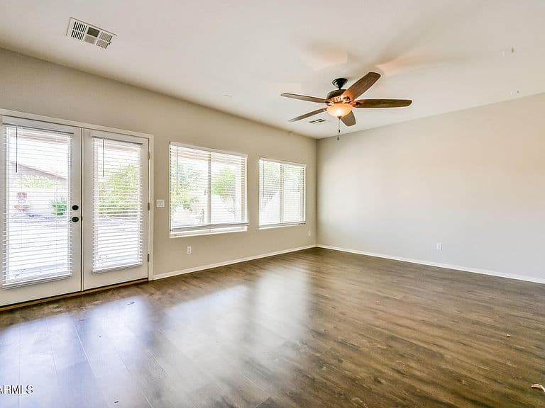 1186 E COUNTRY CROSSING Way photo 4