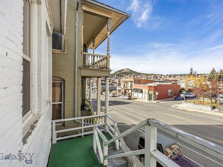 522 W Park St photo 3