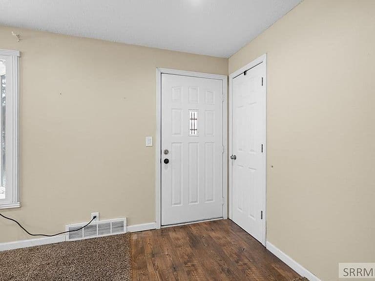 11260 N 15 E photo 3
