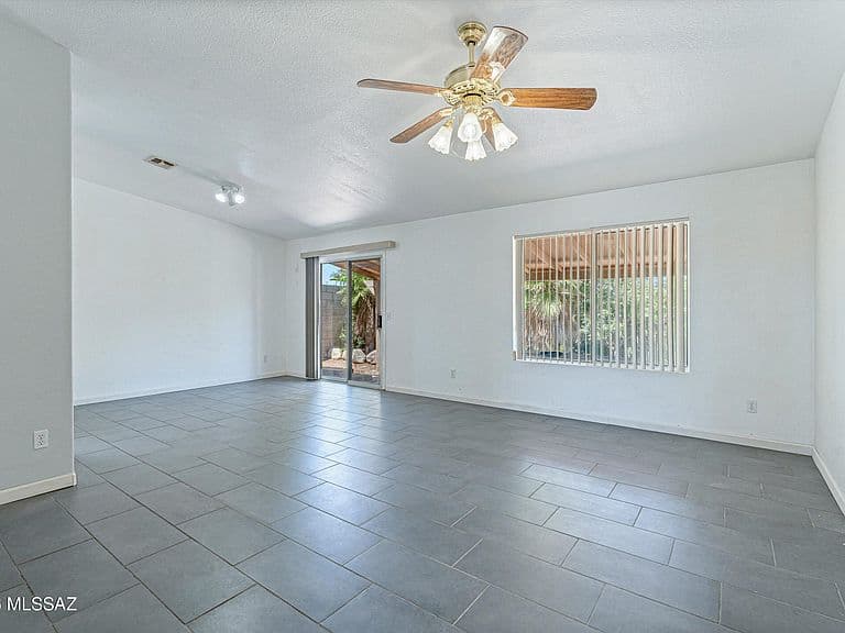 8999 E Fairway Groves Dr photo 5