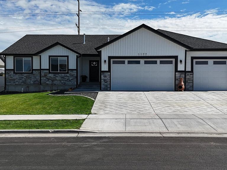 1177 Dolostone Dr photo 1