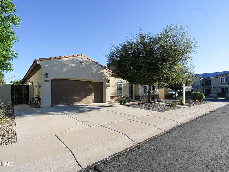 4224 E MEAD Way photo 2