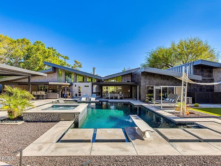4306 E DESERT CREST Drive photo 1