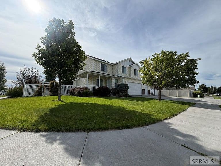 318 Polo Dr photo 2