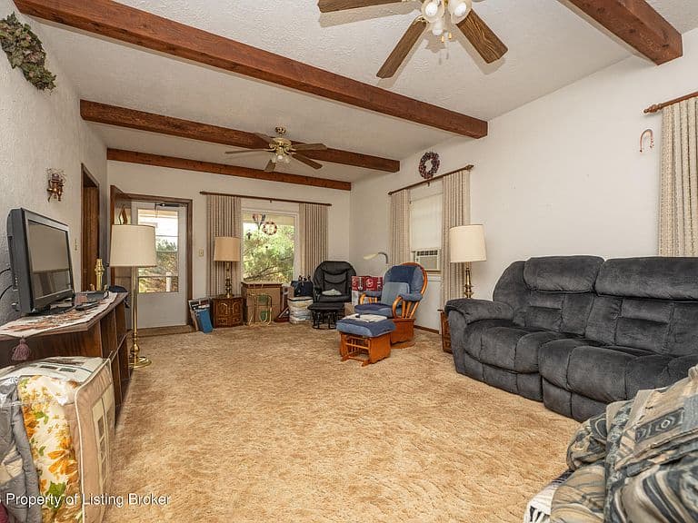 913 2nd Ave W photo 5