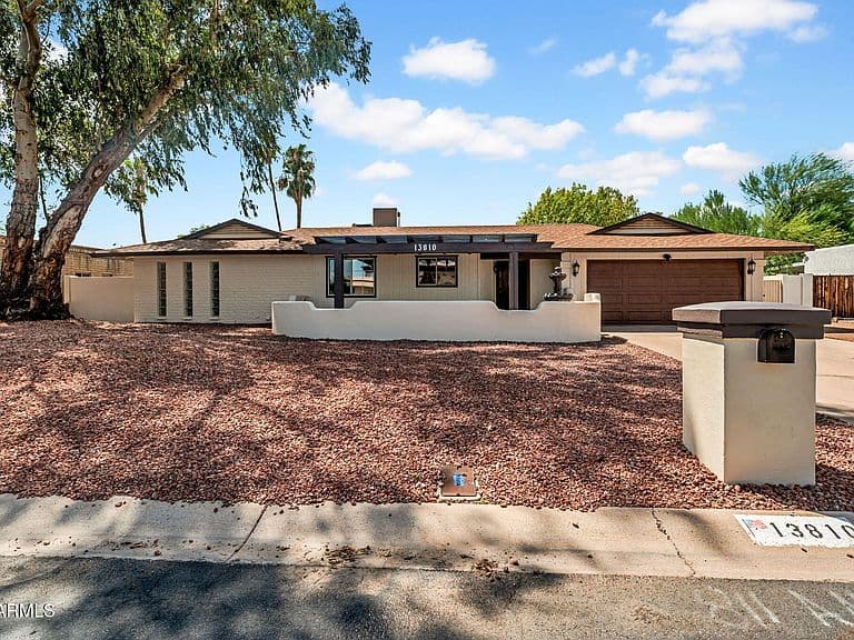 13810 N 57TH Street photo 2