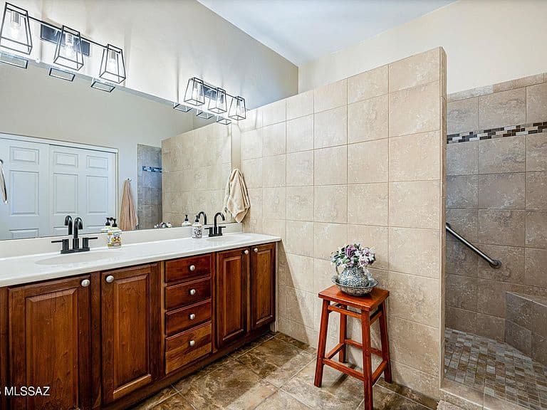 540 W Calle Sedillo photo 5