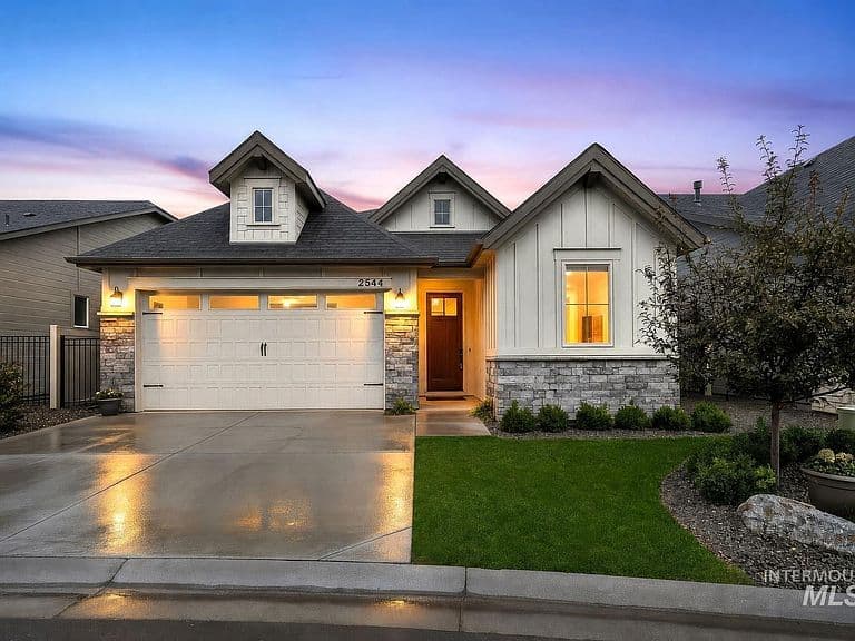 2544 E Zemo Ln photo 1