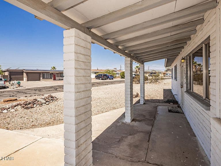 2090 Alta Vista Dr photo 3