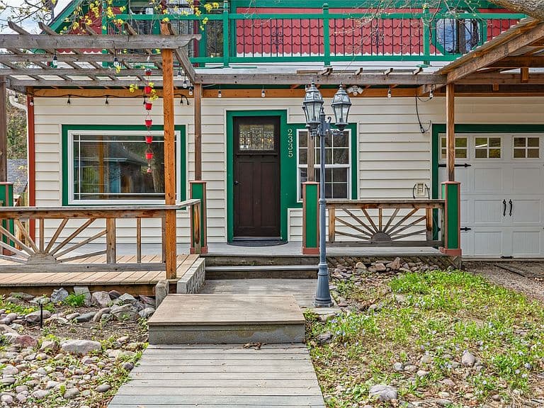 2335 Gilbert Ave photo 4