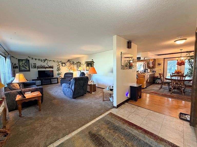 1318 Sunny St photo 5