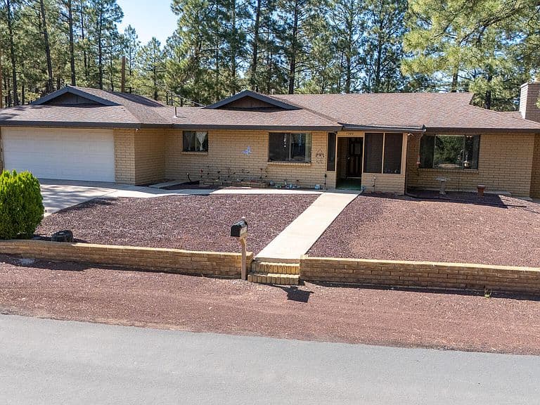 1380 Meadow View Pl photo 2