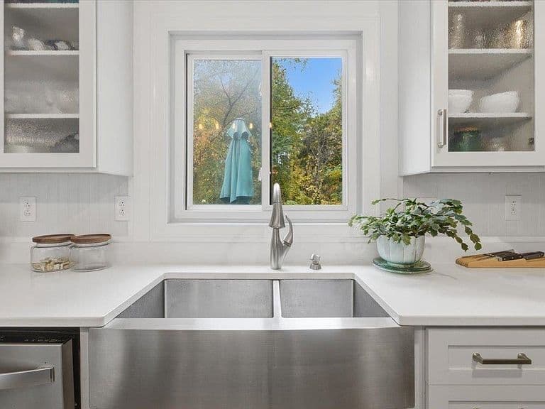 78 Astrachan Drive photo 4