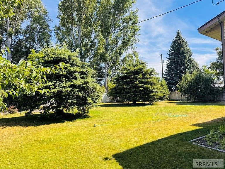 394 W 145 N photo 4