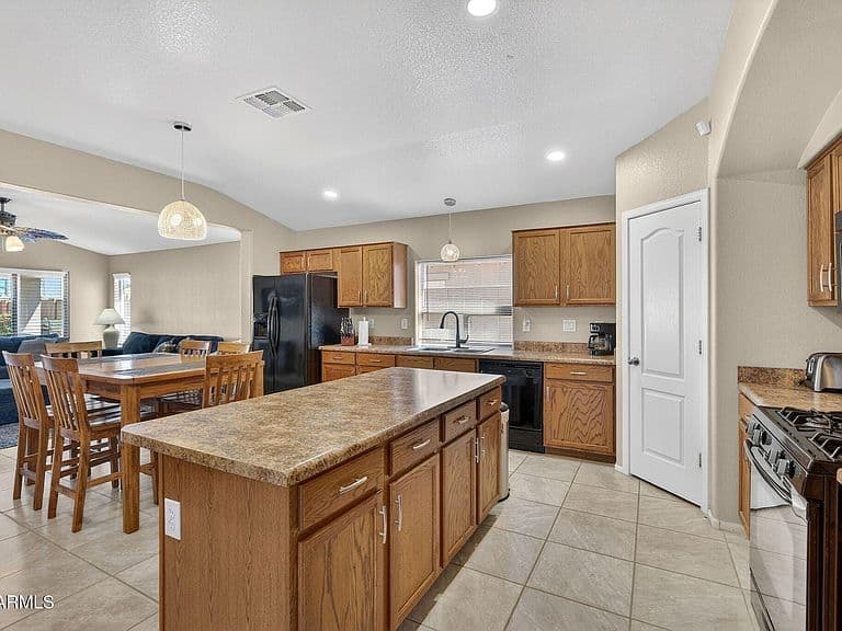 29207 N MOUNTAIN VIEW Road photo 2