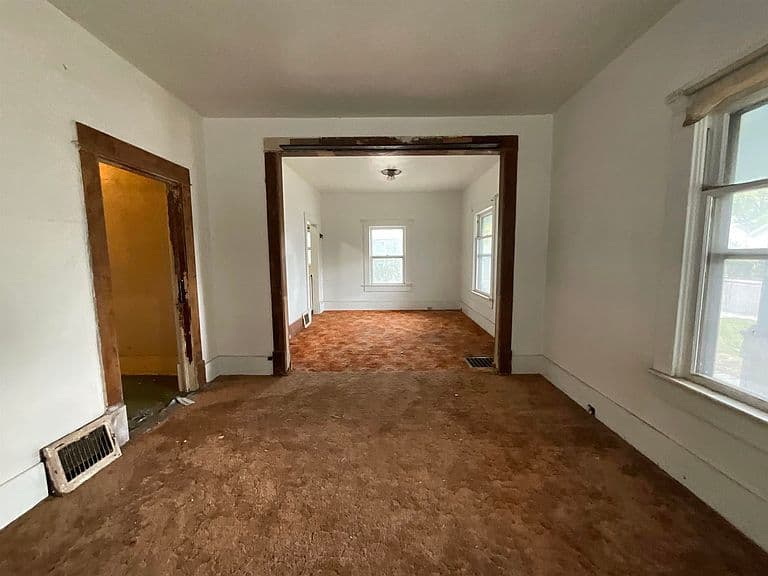 125 Roosevelt Ave photo 5