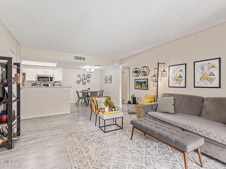 2146 W Isabella Ave APT 122 photo 3