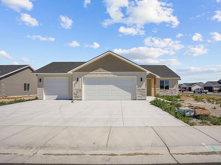 1504 Belle Dr photo 1