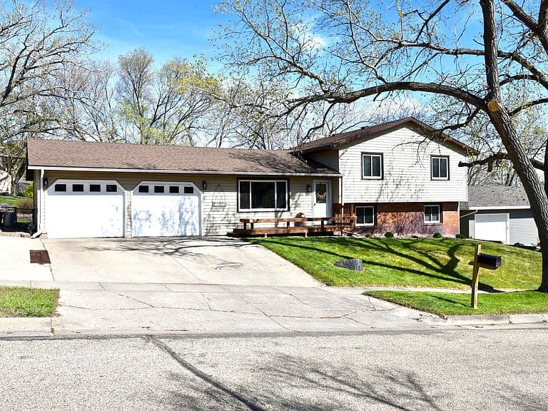 700 N Taylor Ave photo 1
