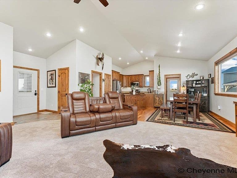 1082 Blue Mountain Rd photo 3