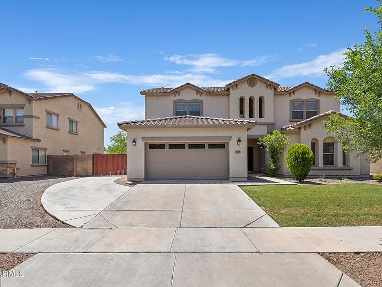 2723 E Courtney St photo 2