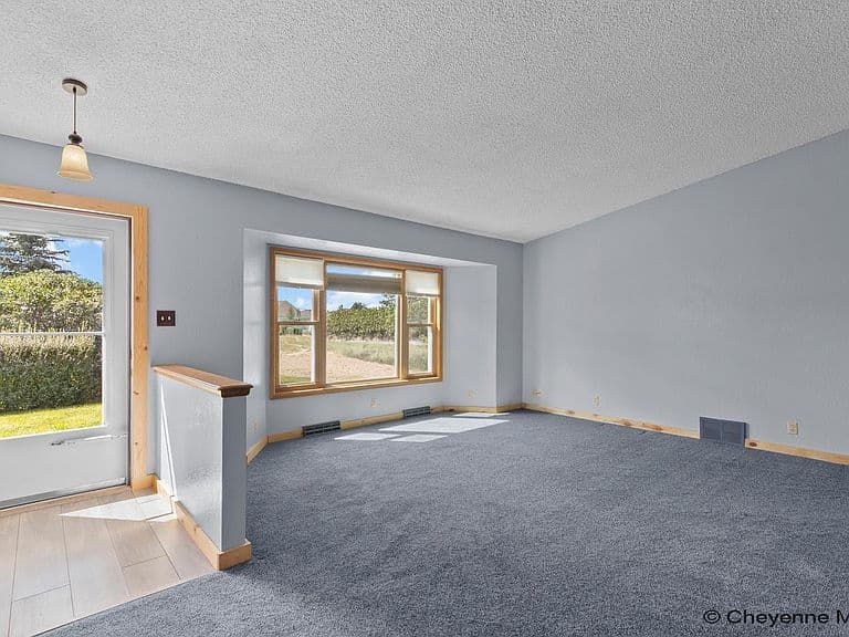 7412 Healy Rd photo 3