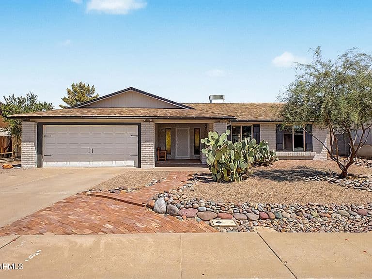648 W KILAREA Avenue photo 1