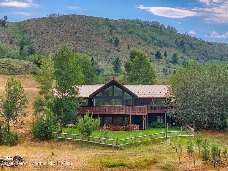 8855 Riverfront Dr photo 2