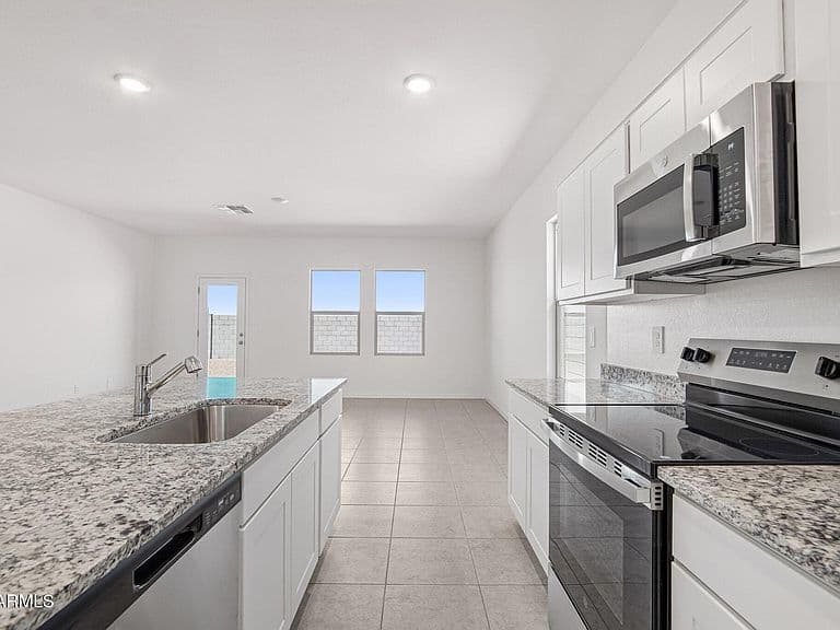 10214 W DEVONSHIRE Avenue photo 4