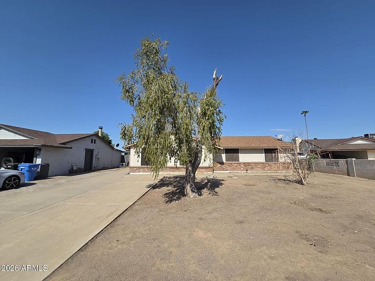 1910 N 42ND Drive photo 1