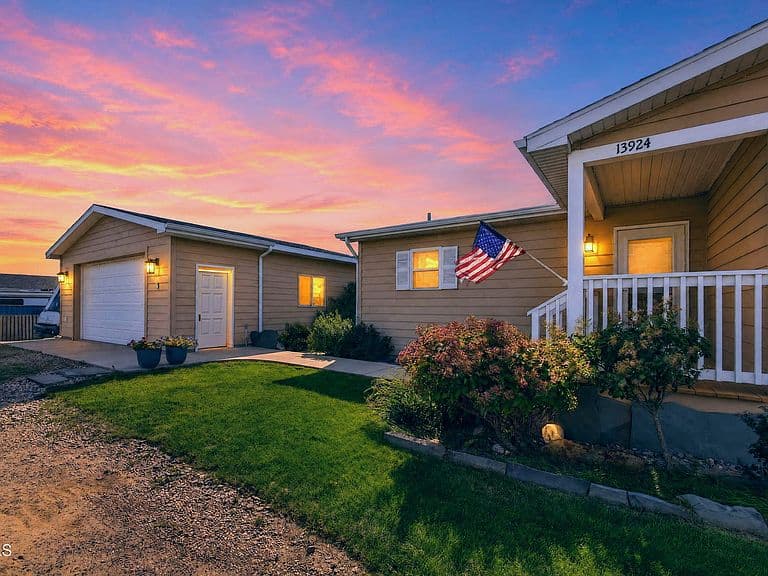 13924 Bergstrom Dr photo 1