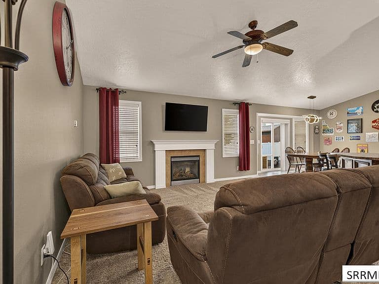 2710 Doris Cir photo 4