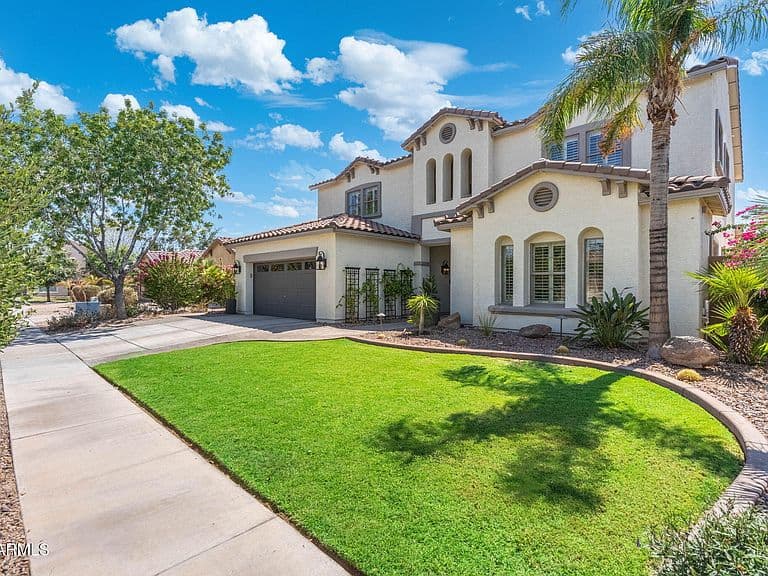 2927 E ELEANA Lane photo 3