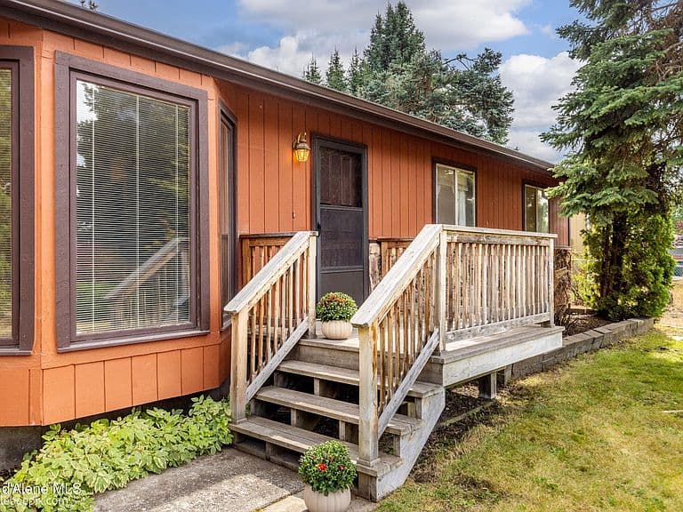 1188 N Glasgow Dr photo 3