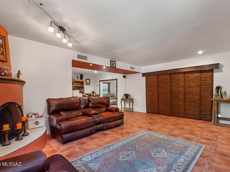 2302 Circulo De Anza photo 4