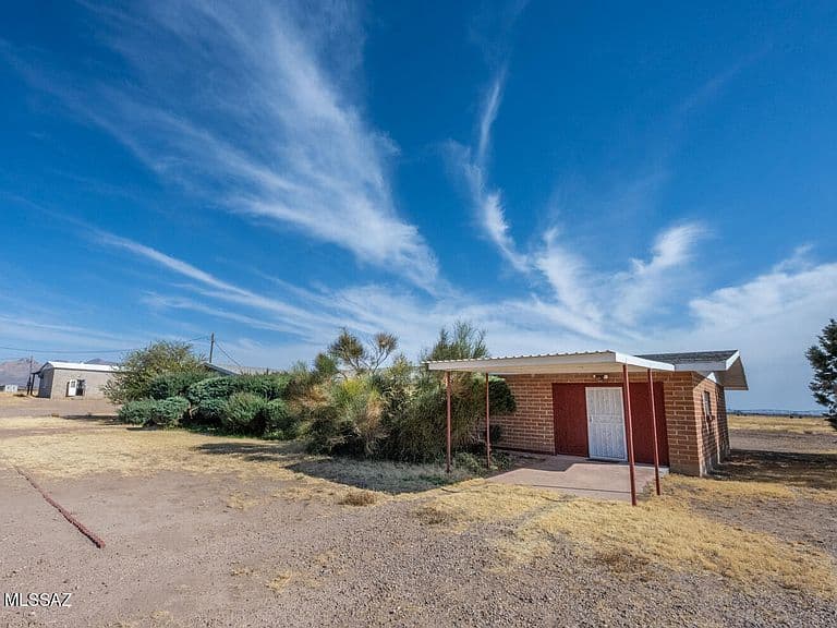 3923 W Thompson Rd photo 4