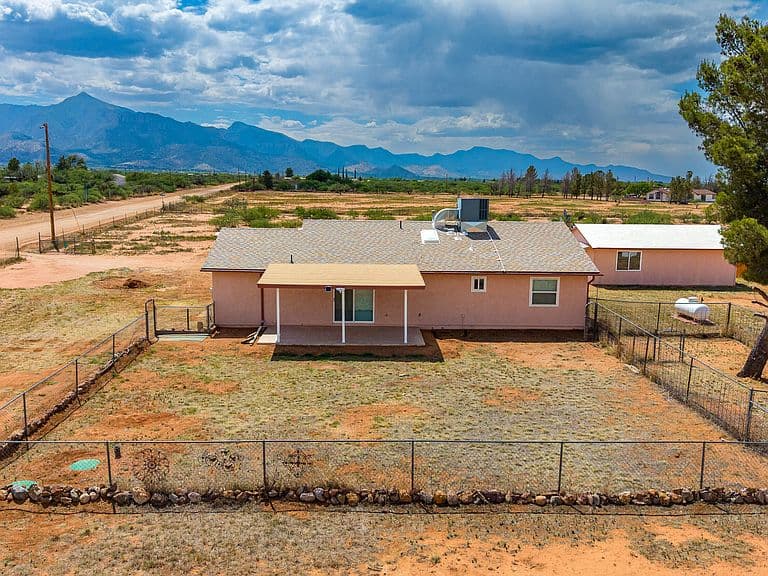 8169 E Larson Road photo 2
