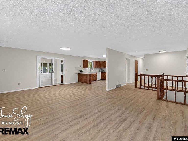 2050 S Walsh Dr photo 4