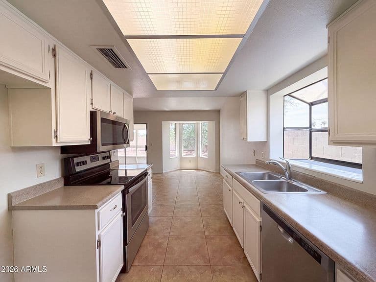 10701 W CAMPBELL Avenue photo 2