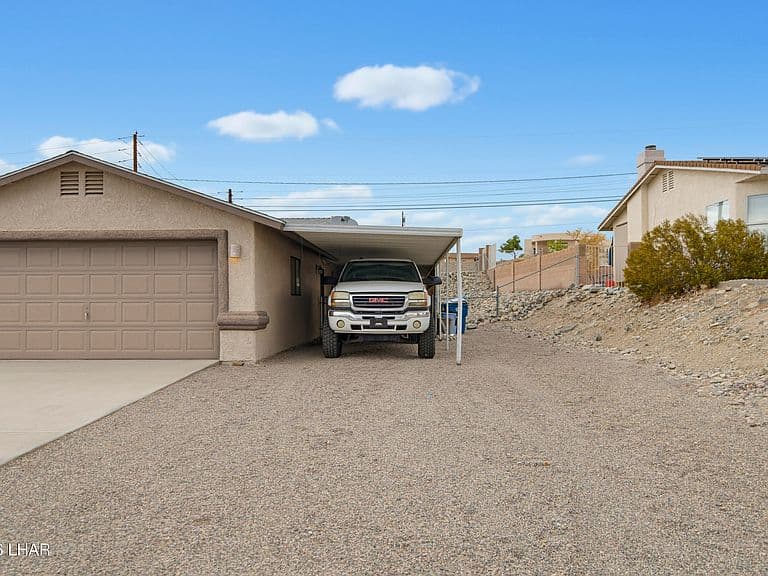 2405 Hillview Dr photo 2