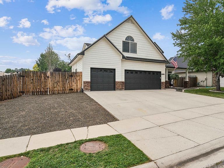 2899 S Bailey Ave photo 2