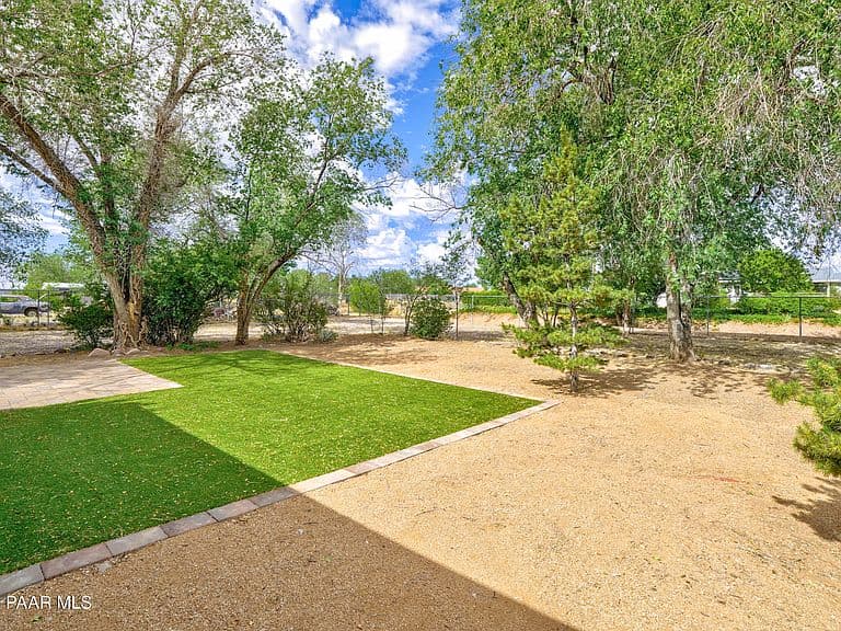934 E Damion Loop photo 5