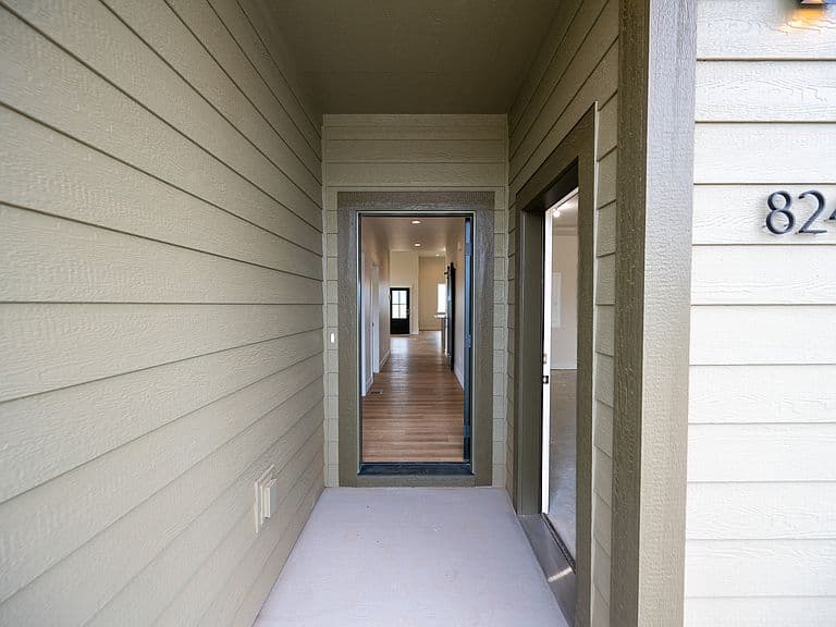 824 Rivet Way photo 3