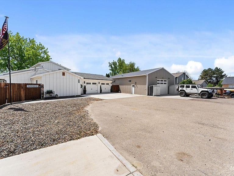 821 S Cove Ln photo 3