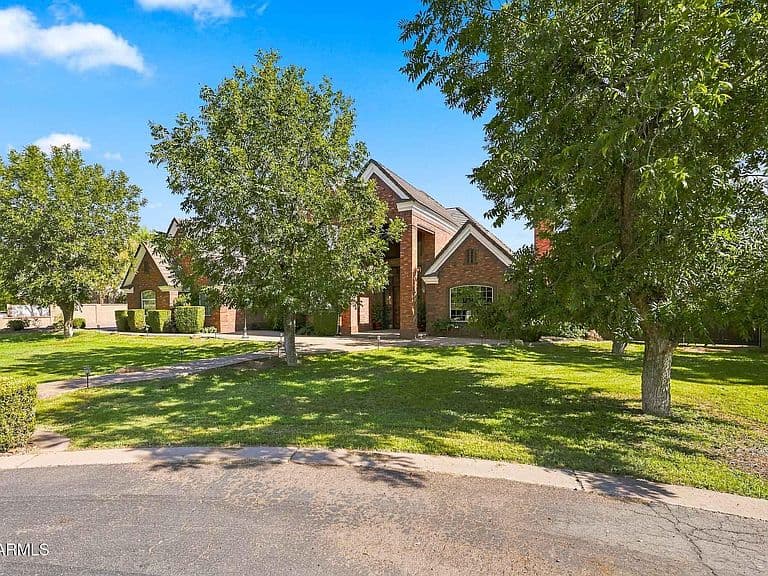 15415 E PICKETT Court photo 1