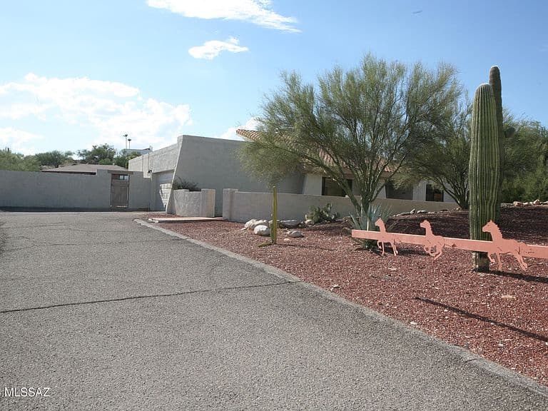 4725 N Craycroft Rd photo 3