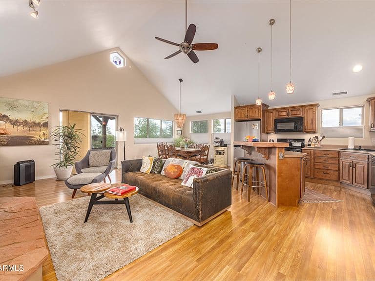 465 E FRANKLIN Avenue photo 3